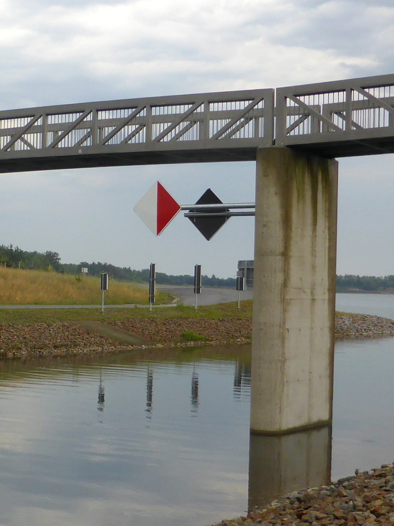 Brückendurchfahrt am Ilsekanal.